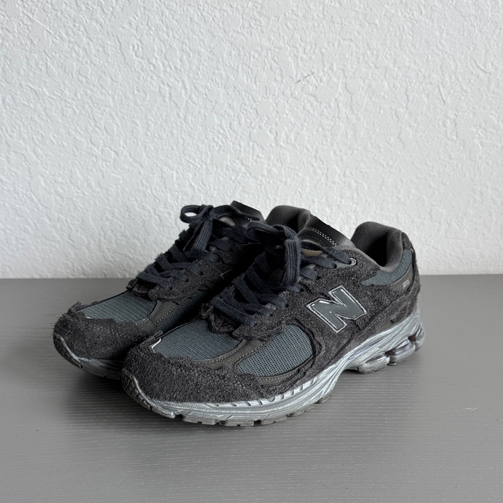 New Balance Men's Charcoal and Black Sneakers